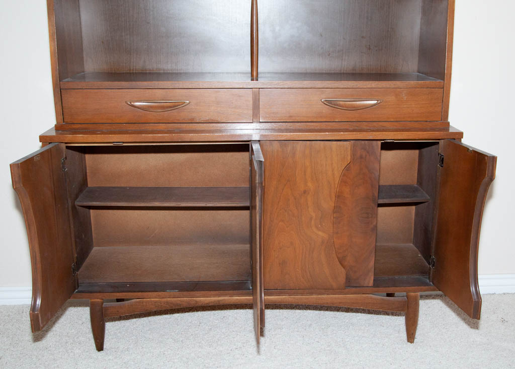 Mid Century Petite Garrison Hutch With Scripted Pulls 36542