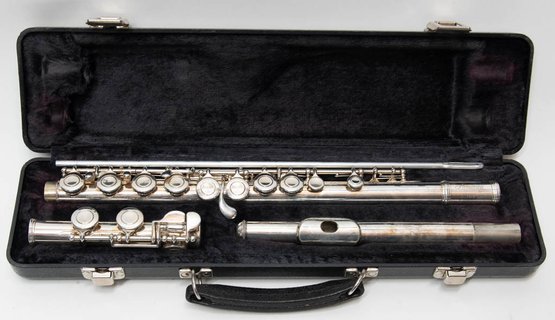 Armstrong 104 Student Closed Hole Flute With Case