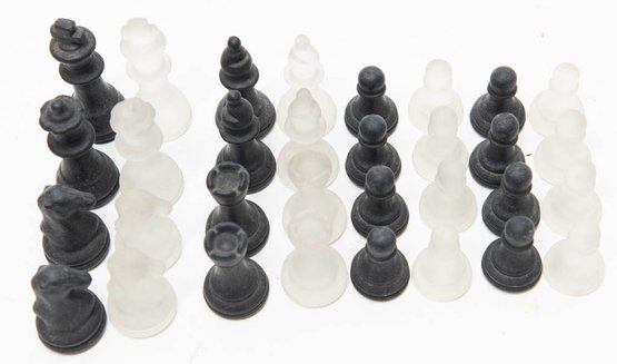 Vintage Glass Or High Resin Black And White Chess Pieces (32)