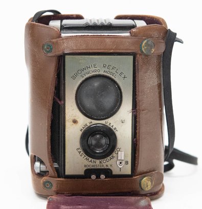 1942-1945 Kodak Brownie Reflex Synchro Model Camera In Leather Case Made In U.S.A.