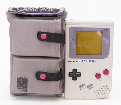 1989 Nintendo Game Boy With Original Carry Pouch
