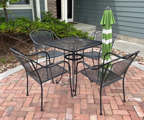 Outdoor Table And 4 Chairs With Umbrella