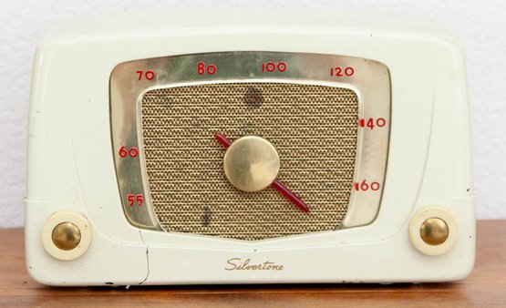 1953 Bakelite Silvertone Radio