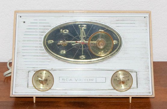 1960s RCA Victor Vacuum Tube Radio