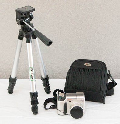 Olympus Camedia C-720 Ultra Zoom Camera And Tripod