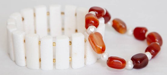 Fresh Water Pearl White And Red Agate Stretch Bracelet
