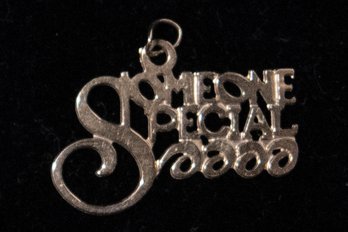 14k Gold ' Someone Special' Necklace Pendant .49g