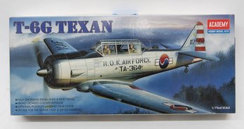 1998 Academy T-6G Texan 1:72 Model Kit