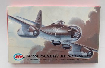 MPM Messerschmitt ME 262 A-2a/U2 Model Kit