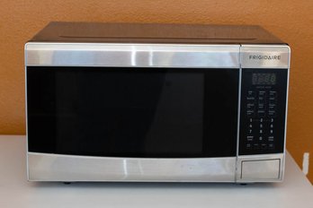 Frigidaire MODEL NO FFMO1611LS Microwave