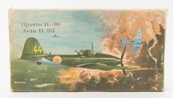 Soviet Czech Illusion IL-10 Avia B 33 Model Kit 1:72 *AS IS*