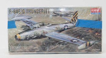 2000 Academy F-84E/G Thunderjet Model Kit 1:72