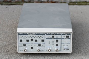 Stanford Research Systems  Low Noise Preamplifier Model SR 560