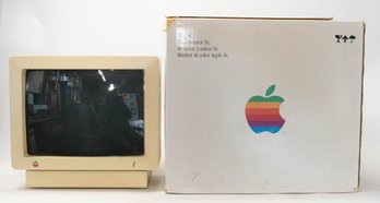 1985 Apple IIc Personal Computer Monitor With Original Box And Apple IIc Peripheral 8 Cable A2C4312