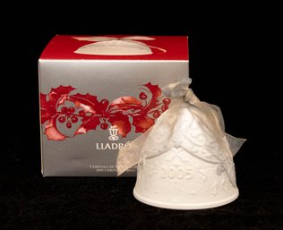 2005 Lladro Christmas Bell With Box