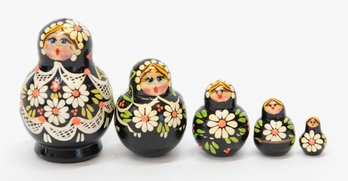 Vintage Hand Painted Matryoshka Nesting Dolls  Woman With Lace And Daisy's