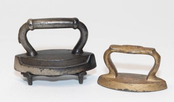 Antique Cast Iron Toy Salesman Samples Sad Irons With Trivet