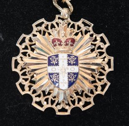 Chunky Gold Tone British Coat Of Arms Pendant Necklace