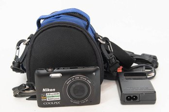 Nikon Coolpix S4200 Black Camera With Case And Charger