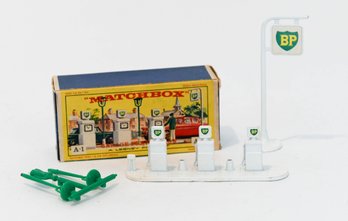 1950s Matchbox BP Filling Station Garage Pumps And Sign A-1