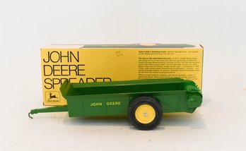 ERTL John Deere Spreader #534 1/16 Scale