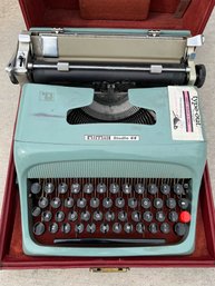Olivetti Studio 44 Robin Egg Blue Typewriter With Case And Dust Cover