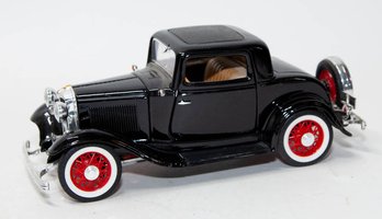 Road Legends Black 1932 Ford 3-Window Coupe 1/18 Scale