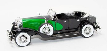 Signature Black/green 1934 Duesenberg 1/18 Scale