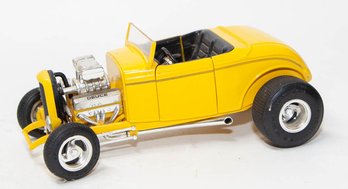 ERTL Yellow 1932 Ford Street Rod 1/18 Scalewith Box