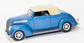 Road Legends Blue Top 1957 Ford Convertible 1/18 Scale