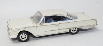 ERTL White 1960 Ford Strainer 1/18 Scale