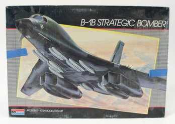 1986 Monogram B-1B Strategic Bomber Model Kit 1:72 *AS IS*