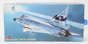 1992 Hasegawa F-102A Delta Dagger Model Kit 1:72 *AS IS*