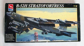 1993 AMT ERTL B-52H Stratofortress Model Kit *AS IS*