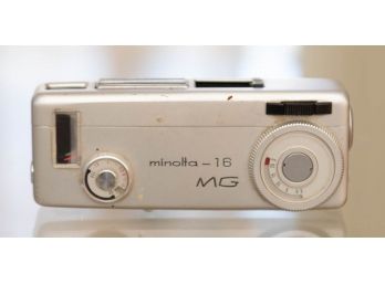 Minolta 16-MG Camera