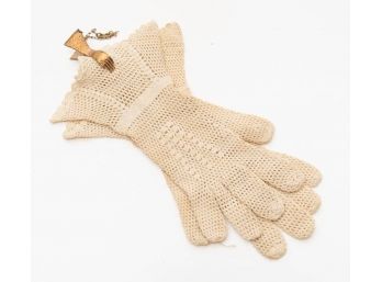 Antique Ivory Crochet Ladies Gloves