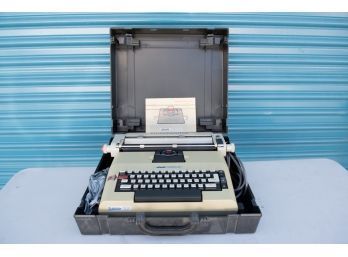 Vintage Olivetti Lexikon 82 Electric Typewriter