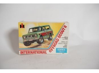 ERTL International Offroad Scout II 1/25 Scale Model Kit (shrinkwrapped) #8024