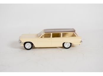 Jo-han 1961 Oldsmobile 4-door Station Wagon Plastic Friction Promo Car