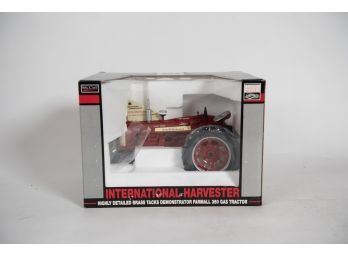 2004 Spec Cast International Harvestor 350 Gas Tractor Die Cast 1/16 Scale