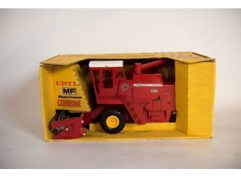 ERTL Massey Ferguson Combine 760 1/16 Scale