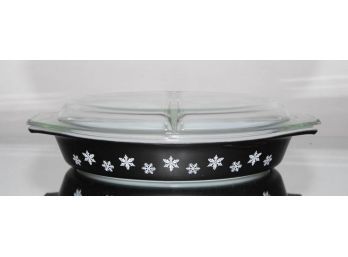 Pyrex Black Snowflake 1.5 Qt. Divided Covered Dish