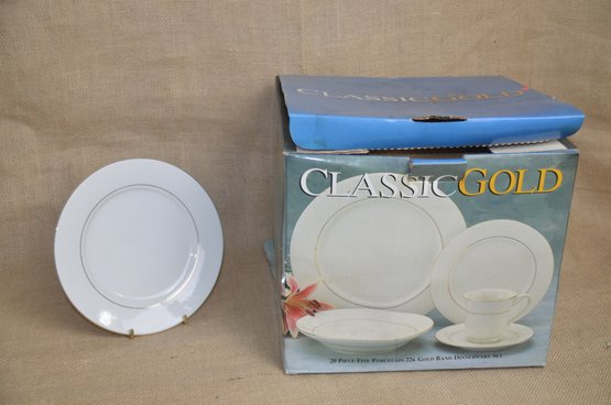 (#58) Dinnerware Set White With Gold Trim Classic Gold Service Of 4 In Box