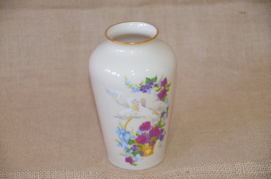 (#1) Lenox China BIRDS OF LOVE Vase Limited Edition 6'H
