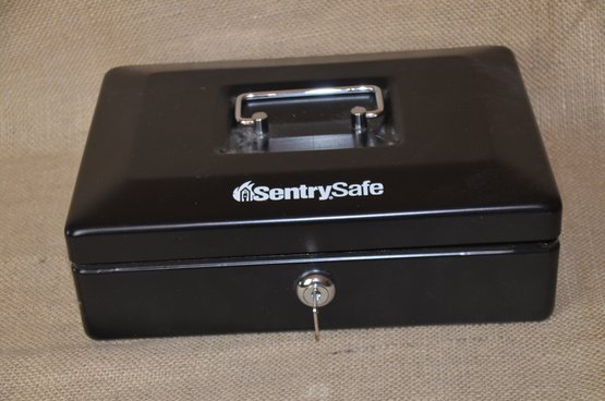 (#168) Small Metal Sentry Safe With Key