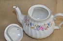 (#116) Sadler Ceramic England Teapot 6'H