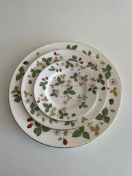 (#67) Wedgwood WILD STRAWBERRY Dinner Plate 10.75' And Dessert Plate 6' And Bread & Butter Plate Set Of 3