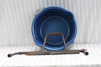 (346) Blue Plastic Oil Pan With Tire Iron And Spike