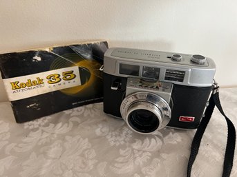 (#29) Vintage Kodak Automatic 35mm Ektranar Len Camera With Booklet