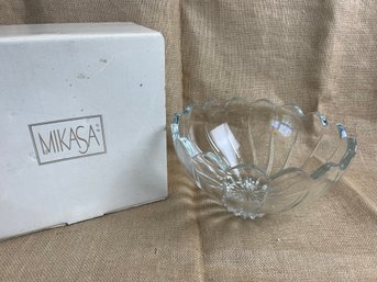 (#117) Mikasa Savoy 10' Glass Bowl XY 106/725 With Box